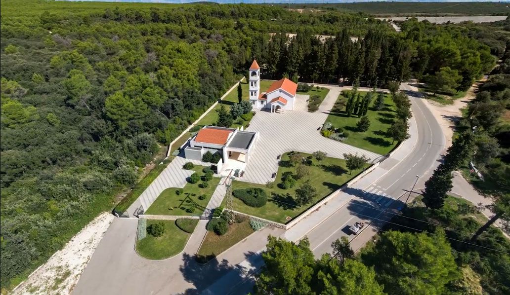 Snimka groblja u Sukošanu iz drona